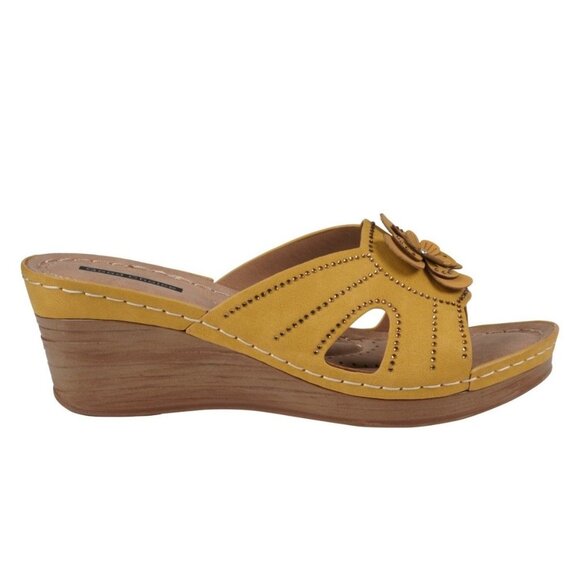 Women Sandals - Picture 2 of 4